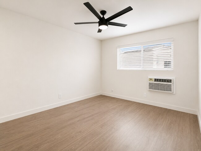 Building Photo - 7650 Reseda Blvd