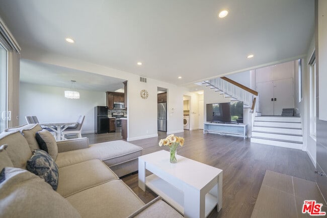 Building Photo - 2040 Woodbriar Ct