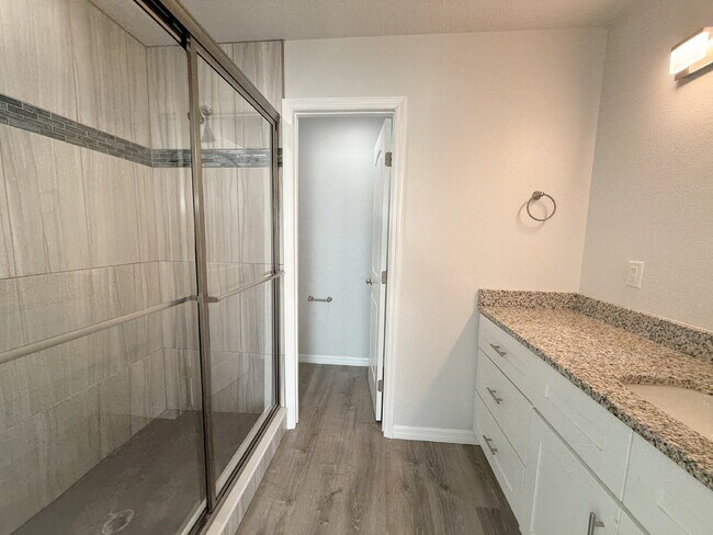 Building Photo - Waterfront 3 bedroom townhome with dock!