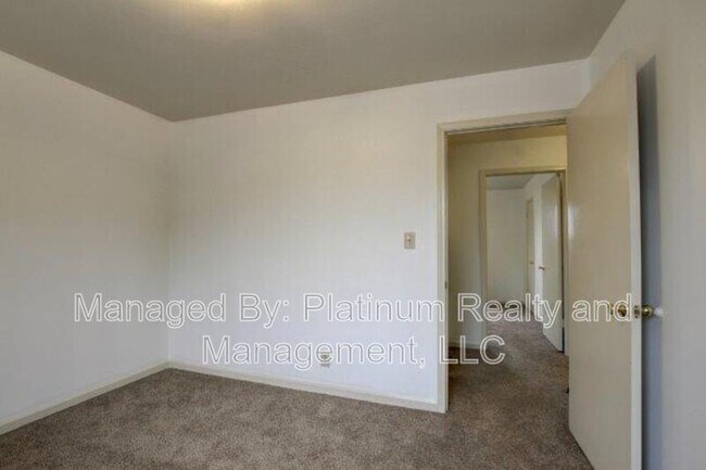 Building Photo - 1601 Minglewood Dr