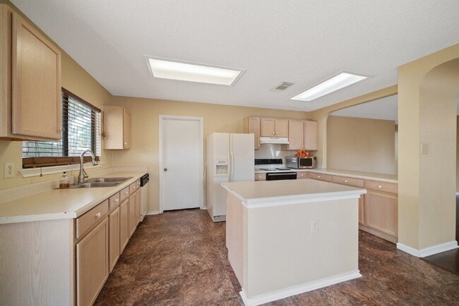 Building Photo - 5007 Shara Mist