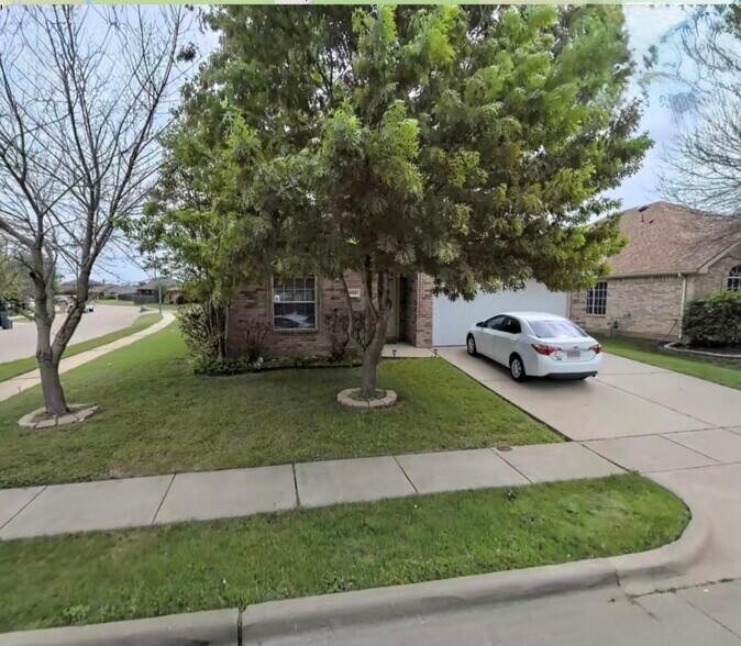 Primary Photo - 400 Angler Dr