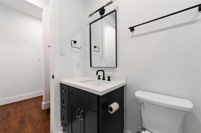 Building Photo - 425 W 21st St