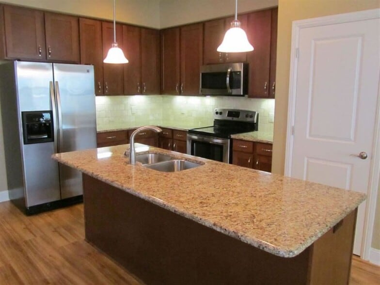 Building Photo - 115 W Main St