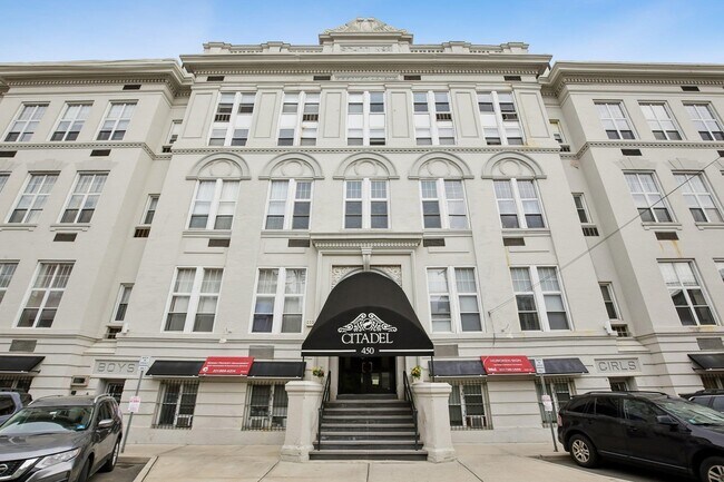 Building Photo - 450 7th St