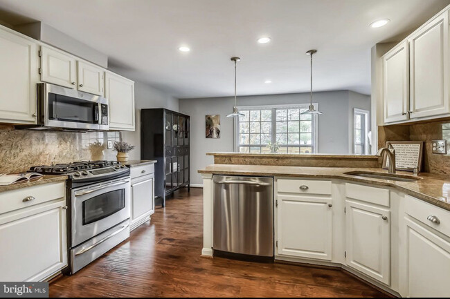 Kitchen - 21190 Vineland Sq