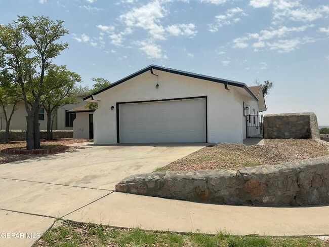 Primary Photo - 335 Flynn Dr