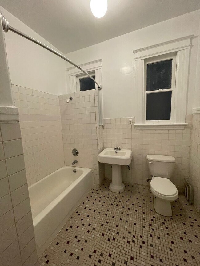 Building Photo - 1934 MAS