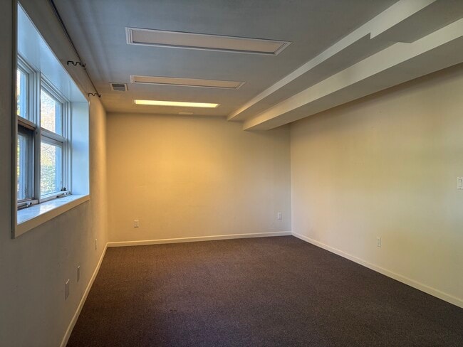 Building Photo - 6506 Putnam Rd