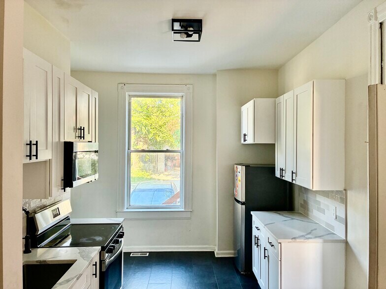 Kitchen - 3331 California Ave