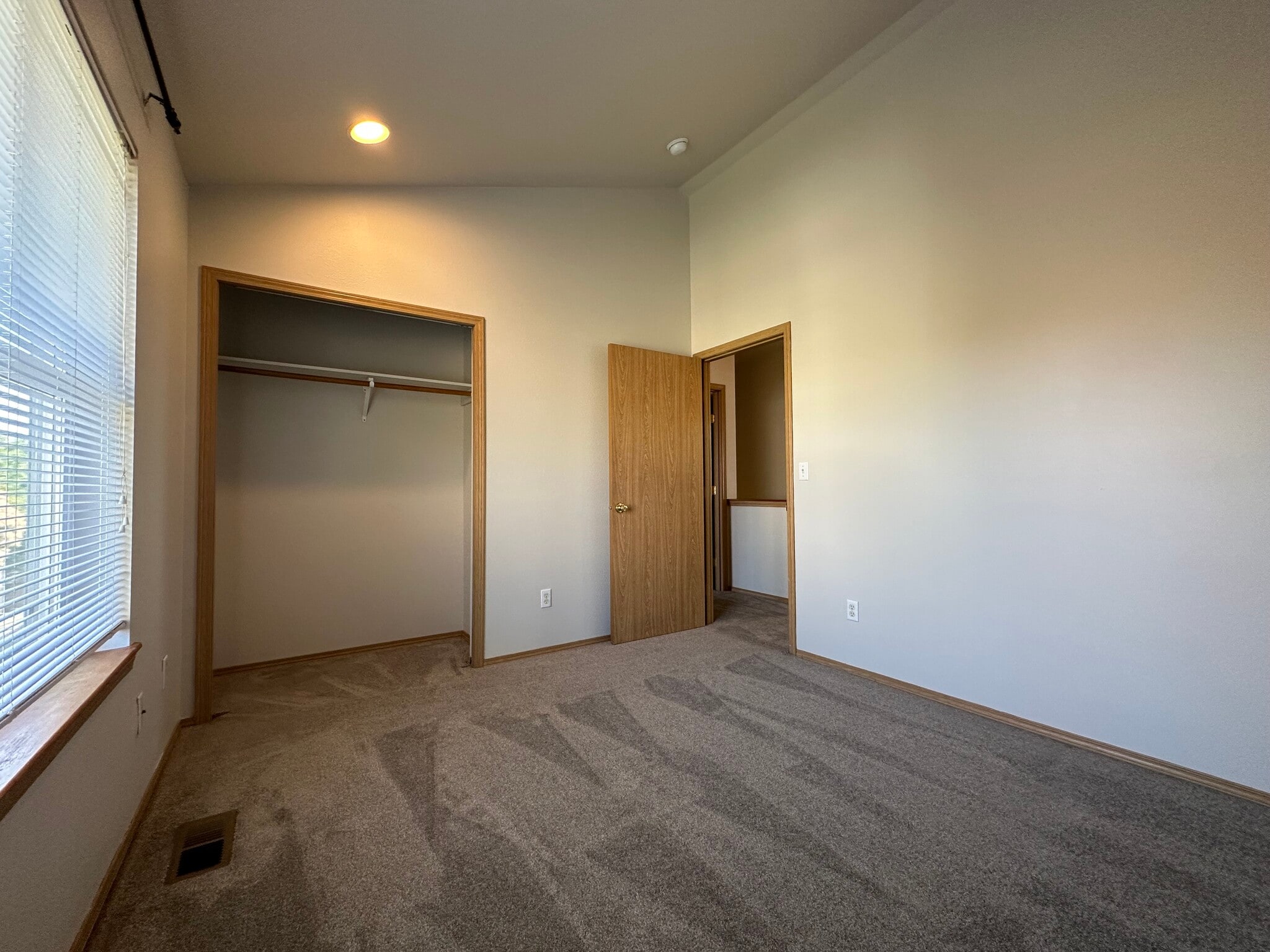 2nd bedroom (another view) w/ vaulted ceiling - 3016 Pacific St.
