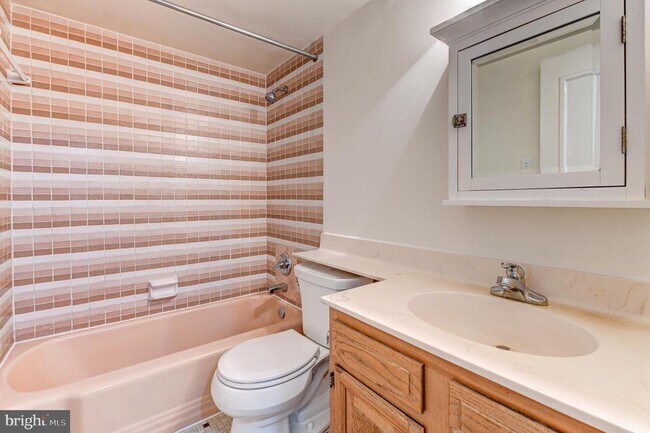 Building Photo - 1601 18th St NW