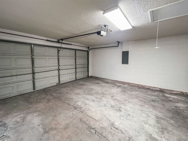 Building Photo - Move-In Ready 3 Bed | 2 Bath Home in Prime Tampa Location