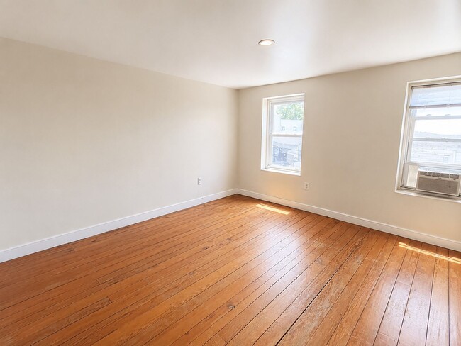 Building Photo - Charming 3-Bedroom Home Available Soon in Manayunk