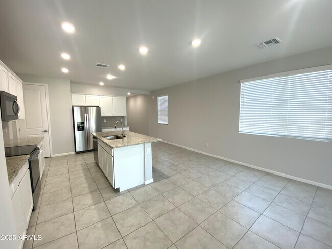 Building Photo - 24620 W Mohave St