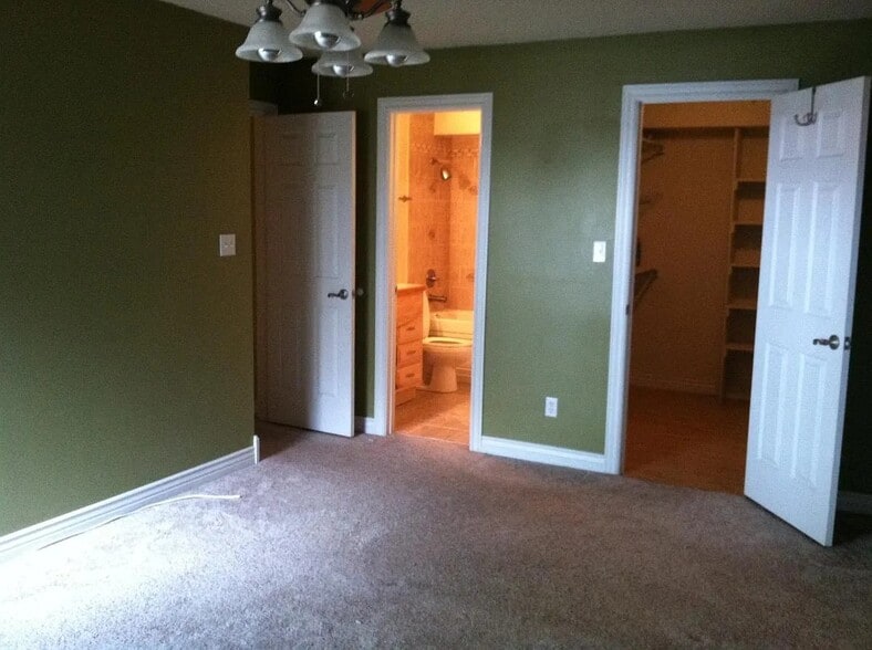 Building Photo - 10150 E Virginia Ave