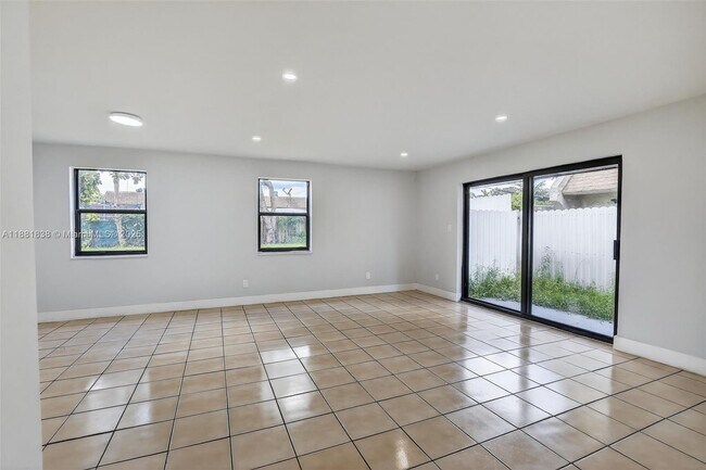 Building Photo - 1721 SW 40th Terrace