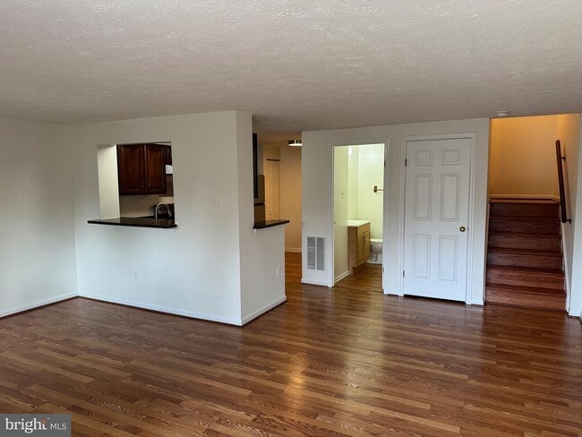 Building Photo - 403 Palmtree Dr