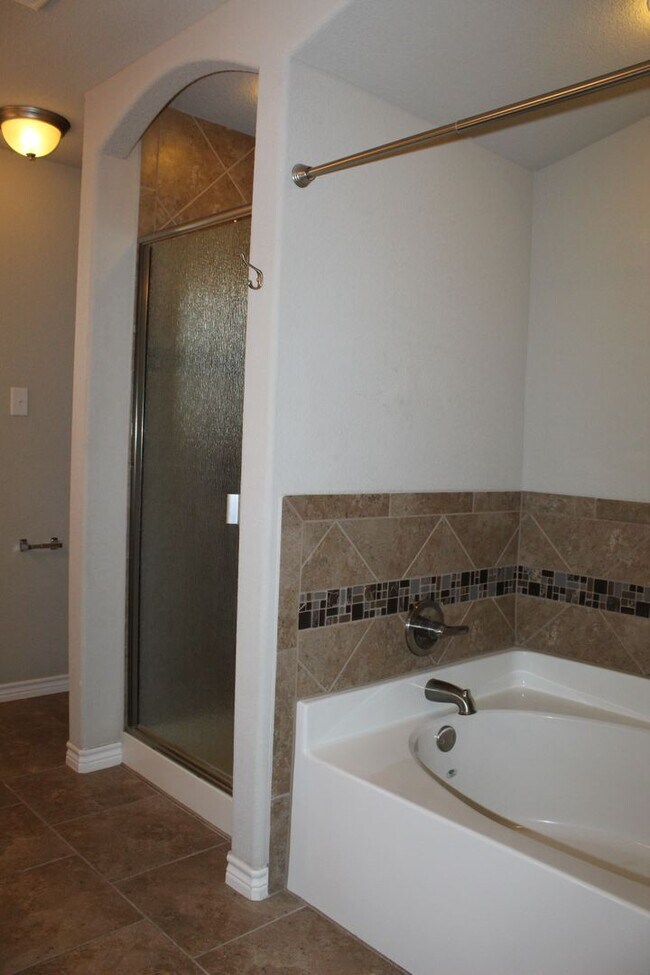 Building Photo - 5 BEDROOM, BELTON ISD