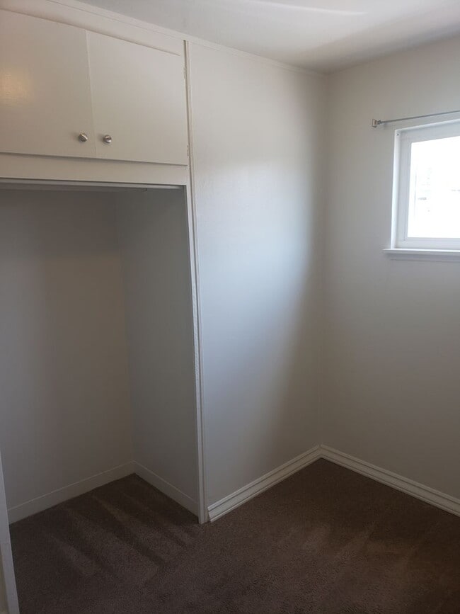 Building Photo - 940o