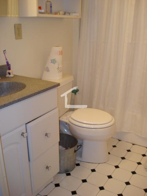 Building Photo - 448 Park Dr
