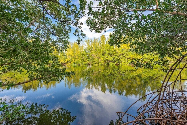 Building Photo - 6204 Paradise Point Dr