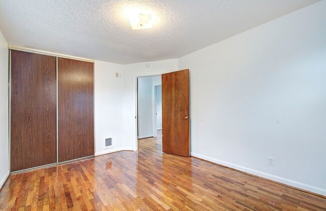 Building Photo - Quaint Three Bedroom Home in Vancouver!  Apply today to received $250 off June 2026