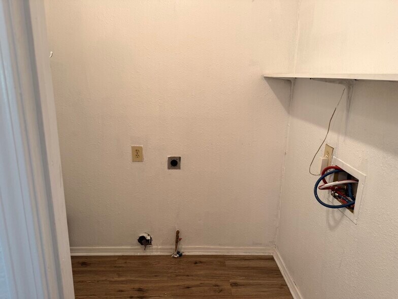 Building Photo - 2529 E 29th St N