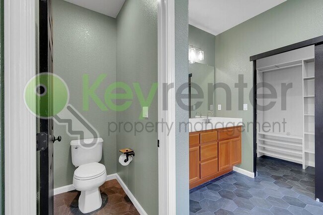Building Photo - 973 Courtyards Loop
