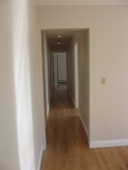 Building Photo - 344 Putnam Ave