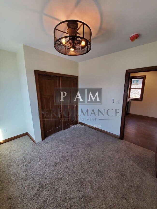 Building Photo - 5525 W North Ave