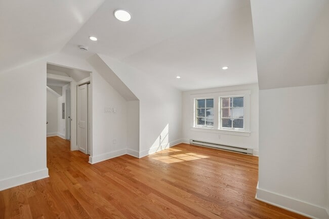 Building Photo - 42 Brookfield Rd