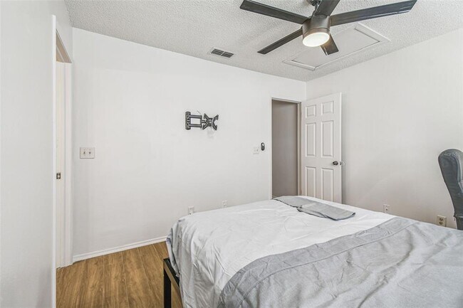 Building Photo - 5238 Sunridge Palms Dr