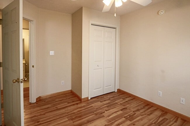 Building Photo - 2623 E Oaklawn Ct