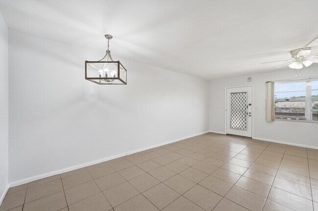 Building Photo - 2401 Antigua Cir