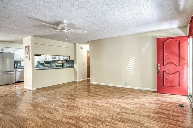 Building Photo - Central Hot Springs Village/Home/Unfurnished