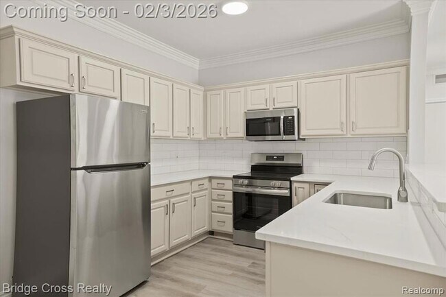 Building Photo - 5685 Twin Oaks Dr