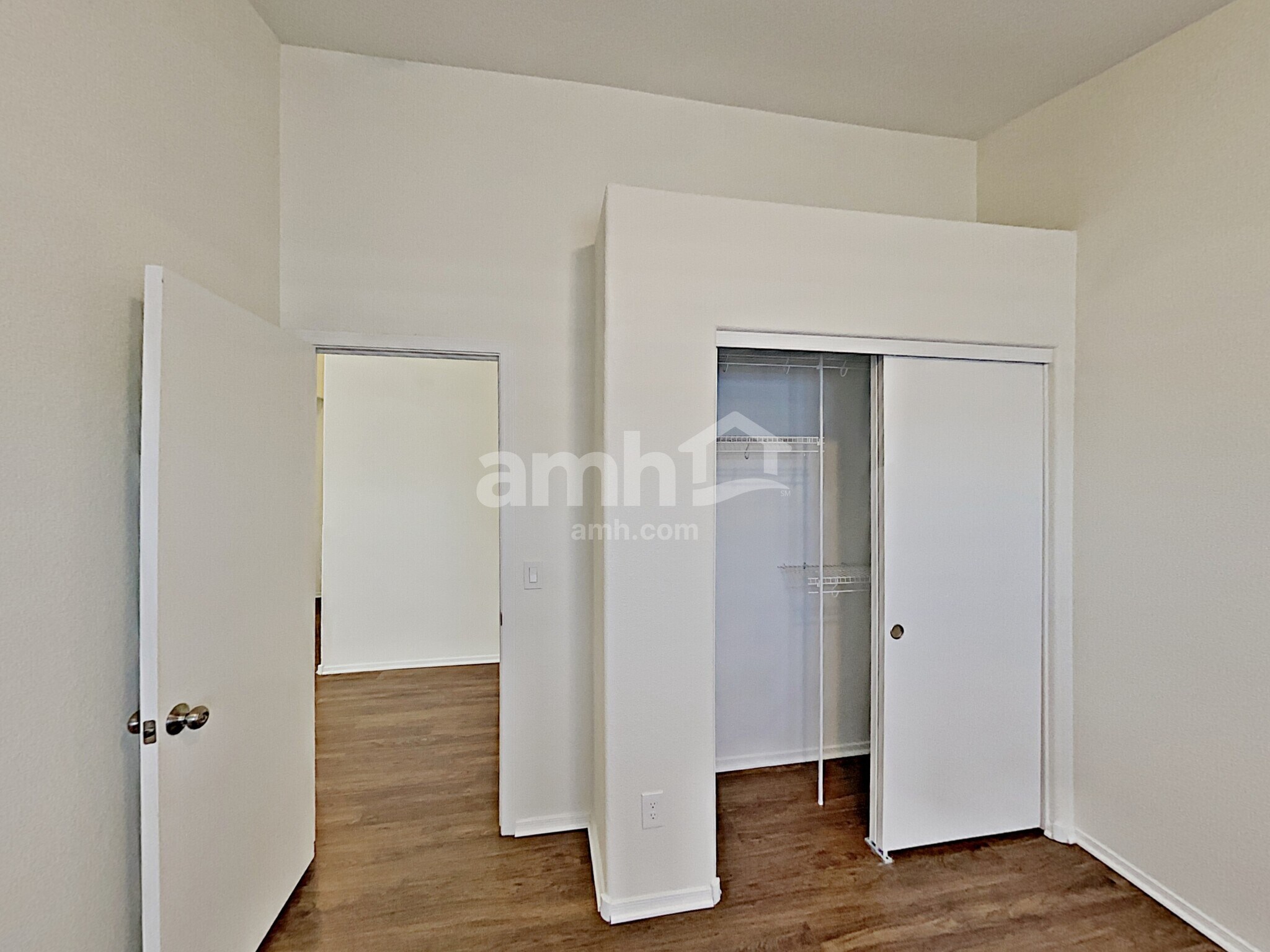 Building Photo - 7547 W Vermont Ave