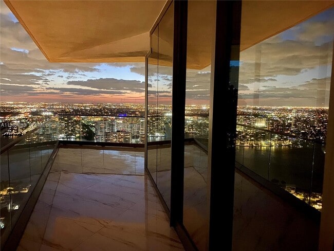 Building Photo - 18975 Collins Ave