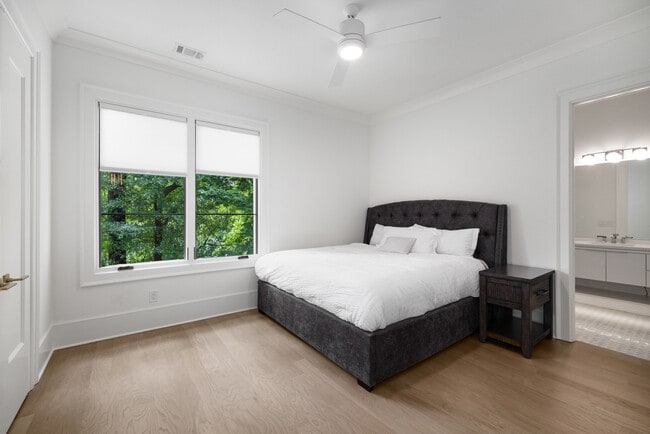 Building Photo - 306 Pinecrest Rd NE