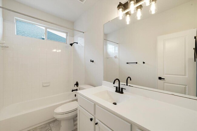 Building Photo - 117 Falkland St