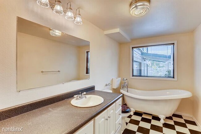 Building Photo - 1305 37th St SE