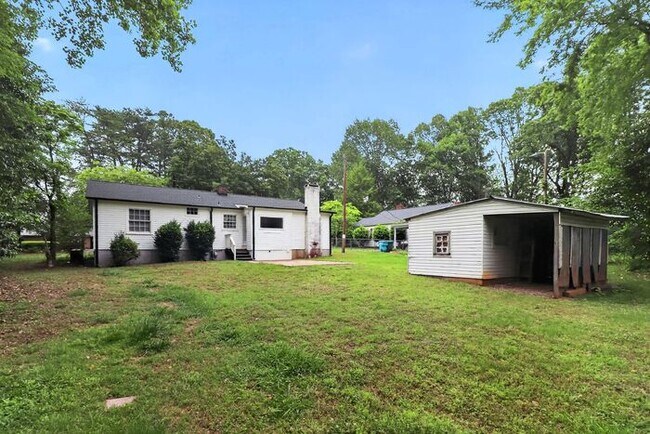 Building Photo - 3BD/2BA Single Family Home on Large Lot!