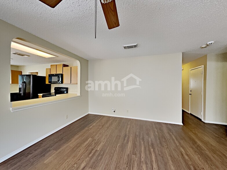 Building Photo - 7206 Knights Haven