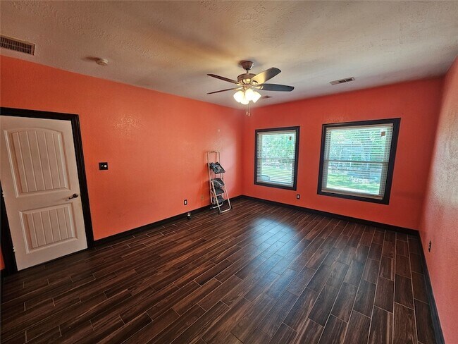 Building Photo - 13922 Somersworth Dr