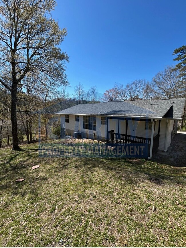 Building Photo - Two bedroom, ranch-style home in Hixson