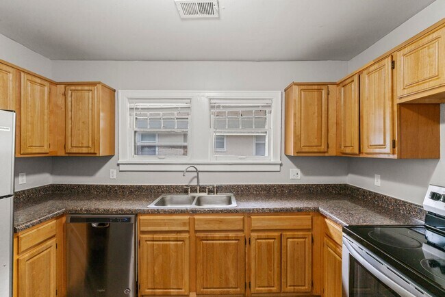 Building Photo - 5341 Holmes St