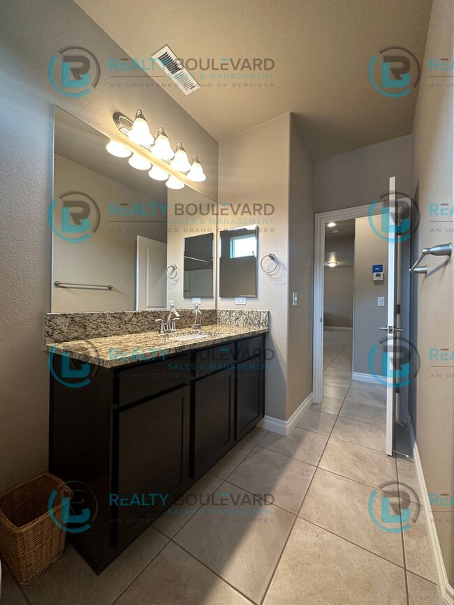 Building Photo - Beautiful 3 Bedroom located in Cold Springs!