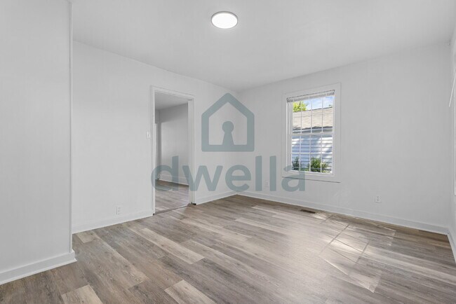 Building Photo - FULLY RENOVATED 3-Bedroom Rental Home on Woodlawn Ave.-UNMATCHED COMFORT & CONVENIENCE!