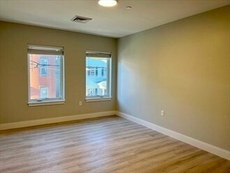 Building Photo - 25 2nd St